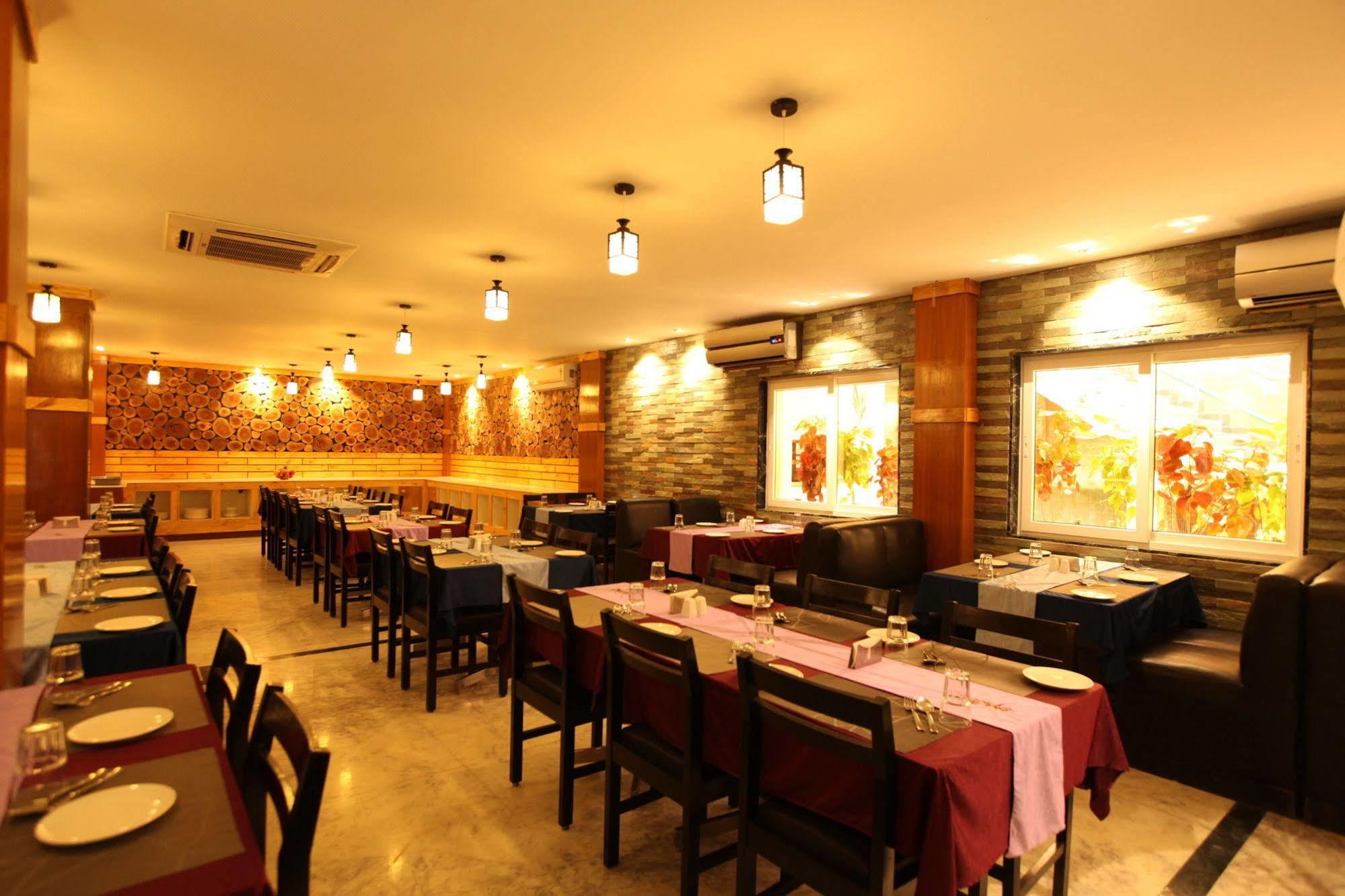 โณรแรมเซาเทิร์น เรซิเดนซี Hotel Kelambakkam ภายนอก รูปภาพ