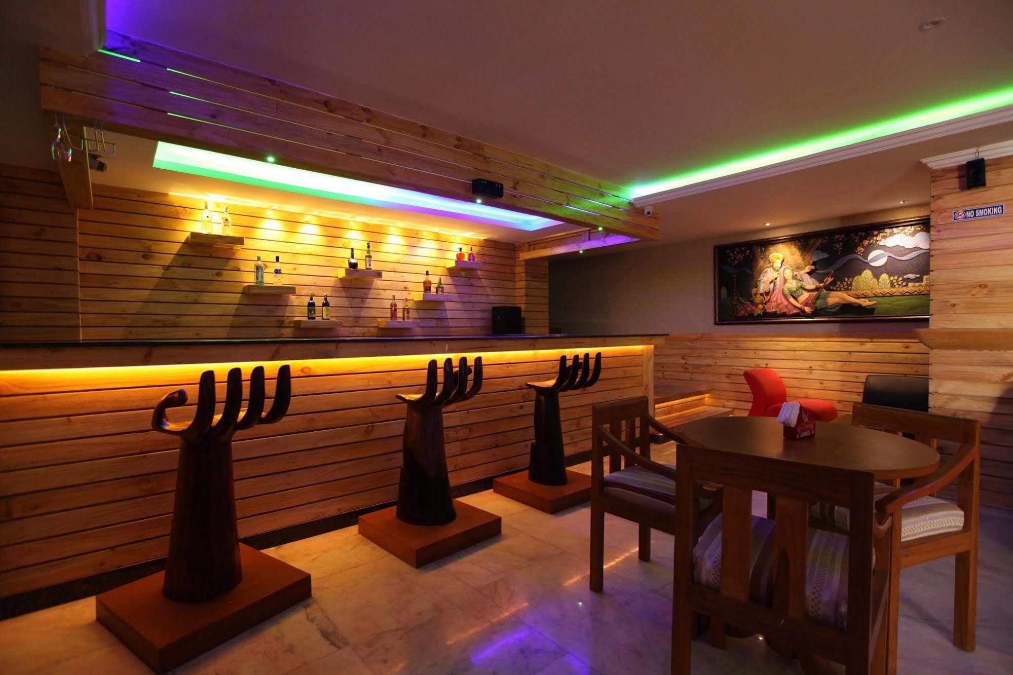 โณรแรมเซาเทิร์น เรซิเดนซี Hotel Kelambakkam ภายนอก รูปภาพ