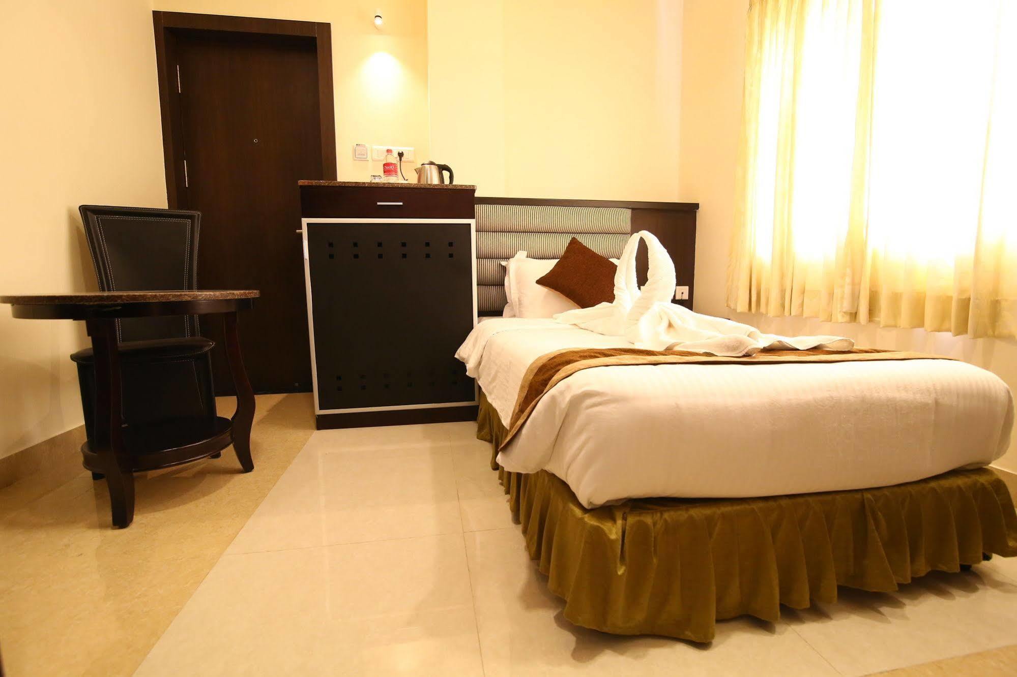โณรแรมเซาเทิร์น เรซิเดนซี Hotel Kelambakkam ภายนอก รูปภาพ