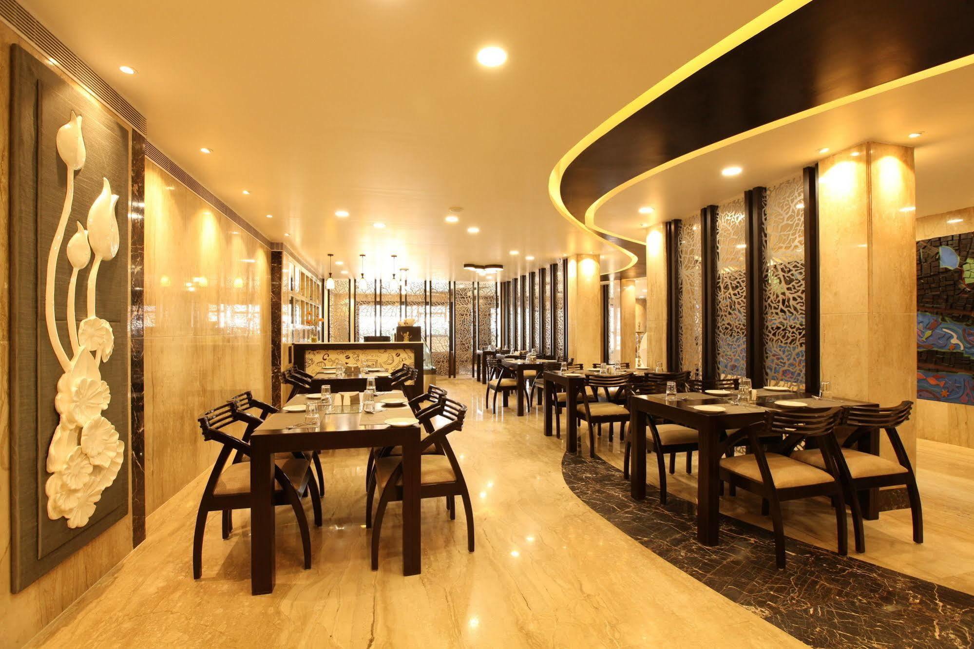 โณรแรมเซาเทิร์น เรซิเดนซี Hotel Kelambakkam ภายนอก รูปภาพ